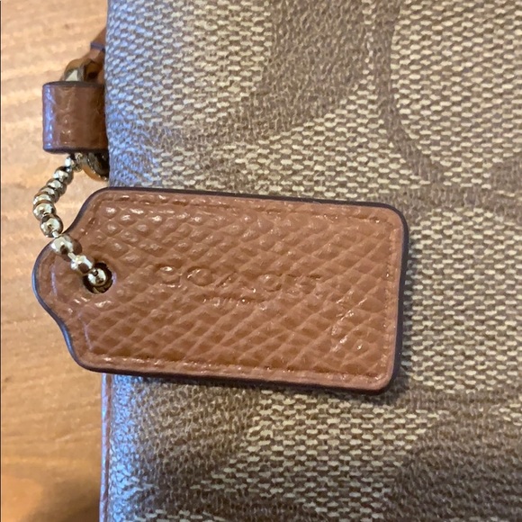 COACH LARGE WRISTLET F65748 KHAKI/SADDLE - Picture 4 of 7